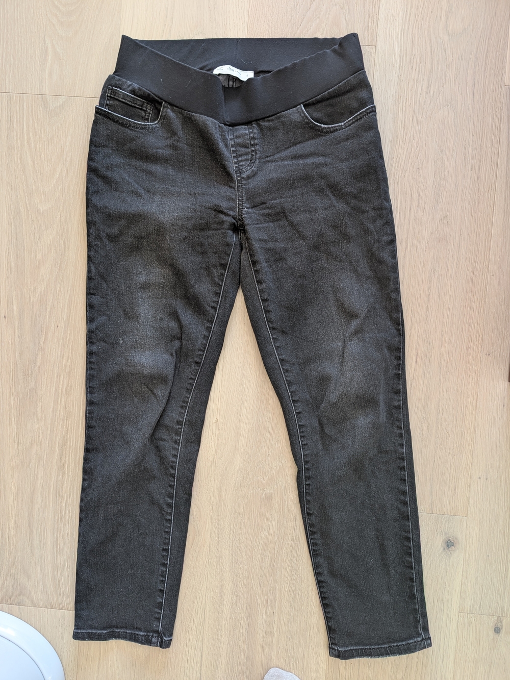 Women’s Black Pull-On Skinny Jeans